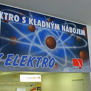Airbrush v prodejn s elektrem s motivem vesmru