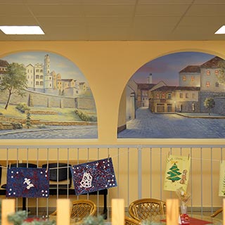 Nástěnná malba ve vestibulu chrudimské nemocnice